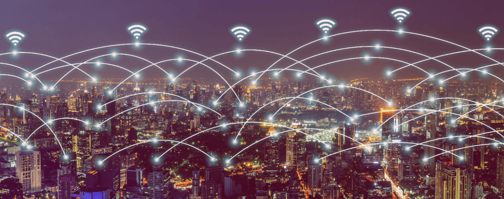 paisagem urbana panorâmica com rede wi-fi com o conceito de globalização da internet